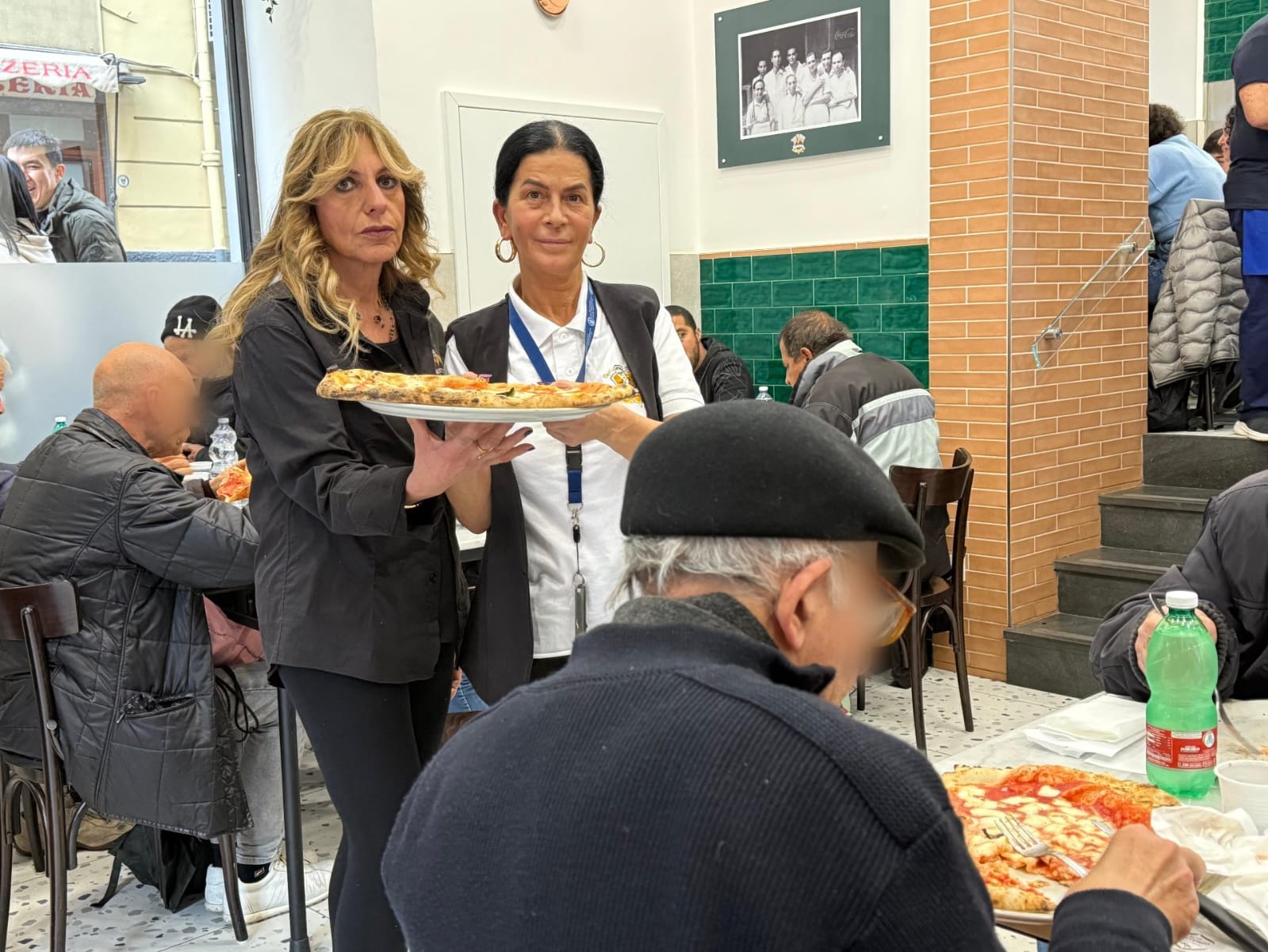 LAntica Pizzeria Da Michele offre un pranzo ai più fragili 17 gennaio