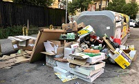 Napoli piazza degli Artisti rifiuti