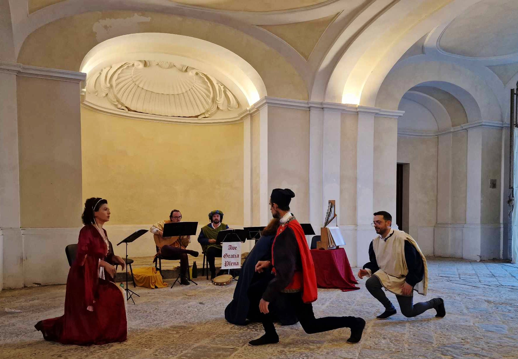 AveGratiaPlena 1400 profano danze